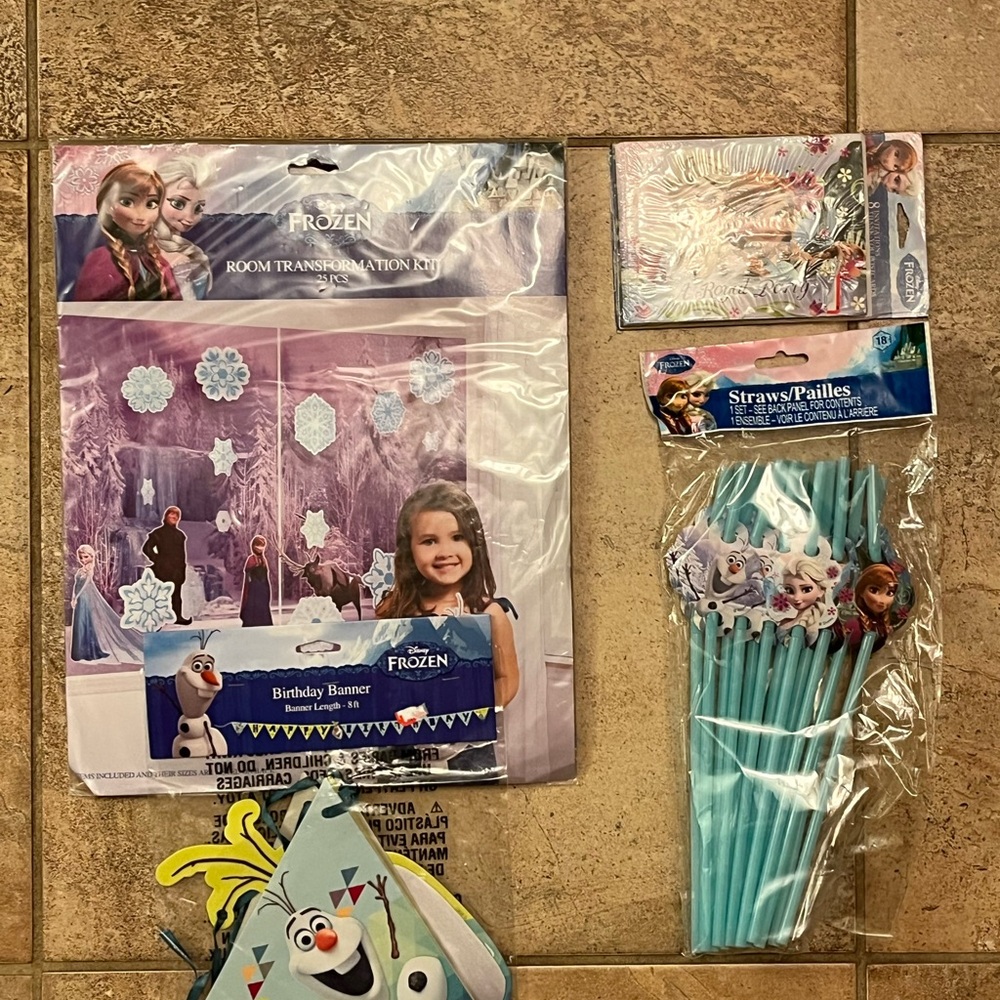 New Disney Frozen Party Supplies Set - Room Transformation Kit, Invites, Straws